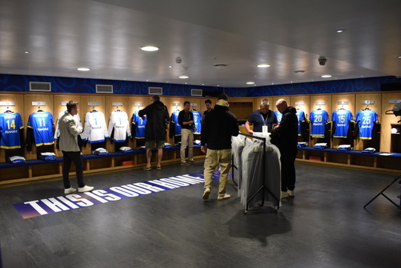 The dressing room at Stamford Bridge, Game4Ukraine